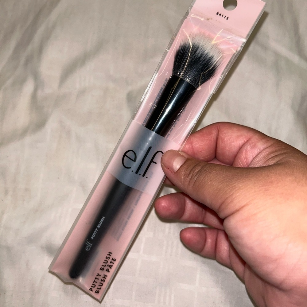 E.L.F. Putty Brush